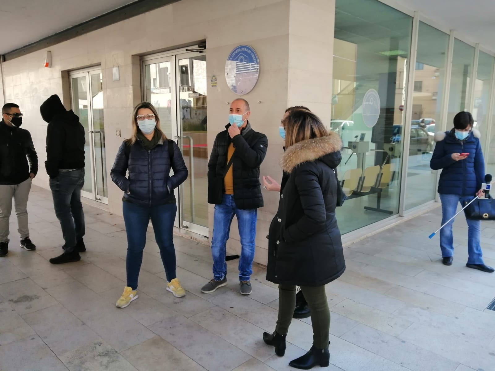 Cosenza, la protesta degli Oss. Una delegazione incontra il commissario Mastrobuono – VIDEO