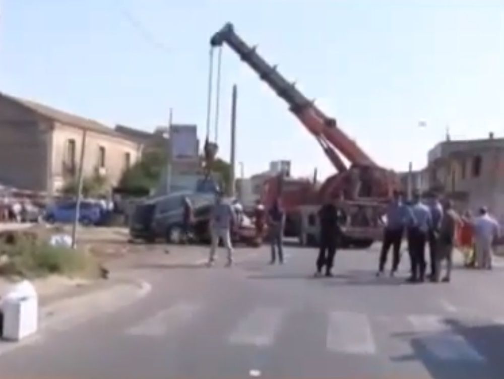 BIMBO TRAVOLTO DA SUV | Un nome e tre destini