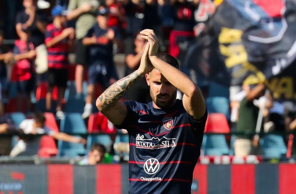 Gennaro Tutino saluta ufficialmente Cosenza: «Non solo calcio, qui la famiglia e la vita»