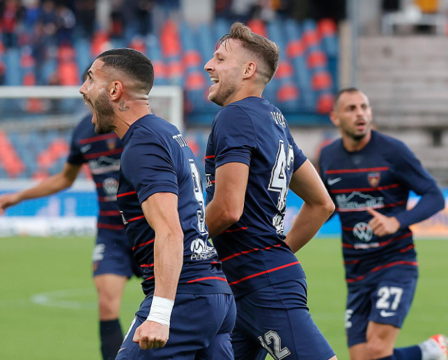 Il Cosenza torna alla vittoria prima del derby: Reggiana battuta 2-0