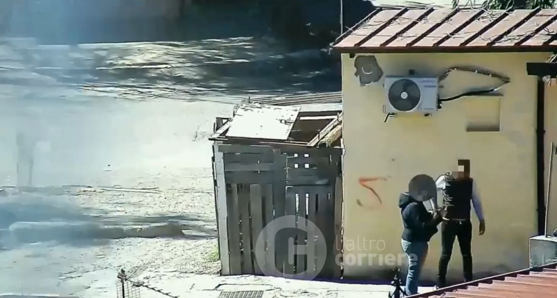 Lo spaccio di droga a pochi metri dalle scuole a Crotone, 12 misure cautelari – NOMI E VIDEO