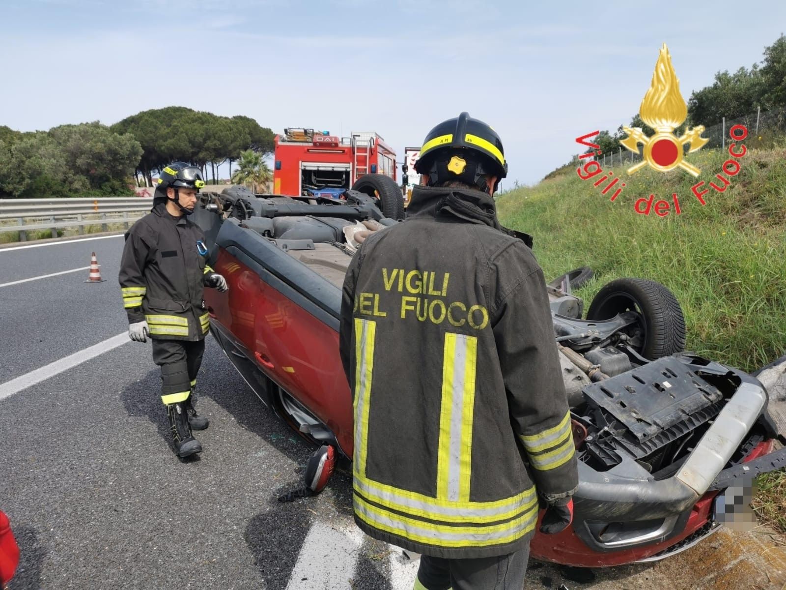 Incidente sull’A2 nel Catanzarese, scontro tra un’auto e un tir: ferita una donna