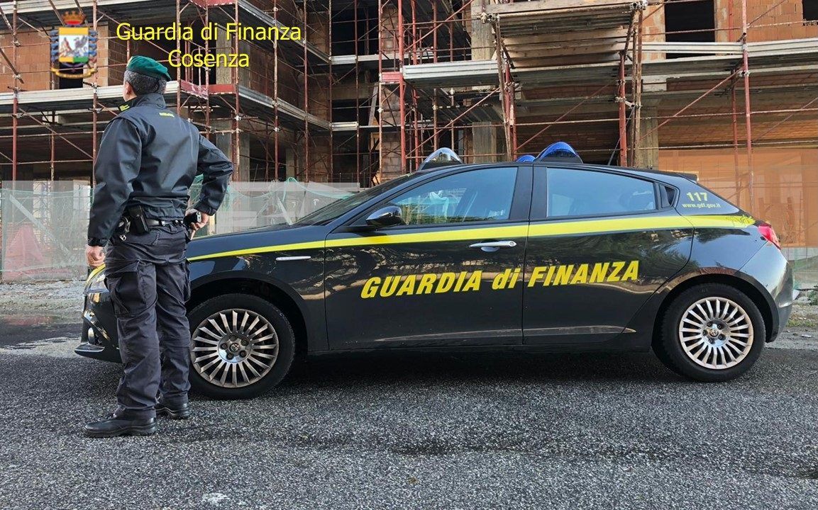 Lavoravano in nero con reddito di cittadinanza nel Cosentino