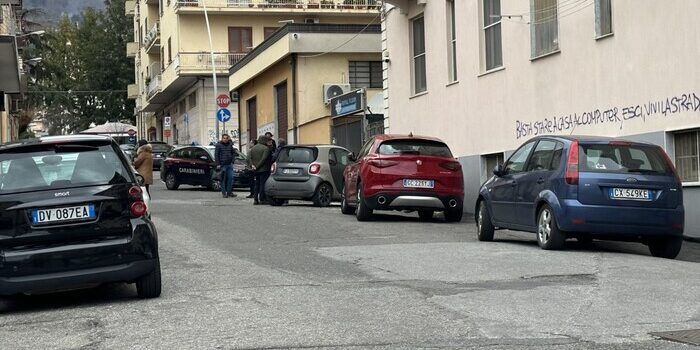 Muore in una sala giochi nel centro di Lamezia Terme mentre gioca a poker texano
