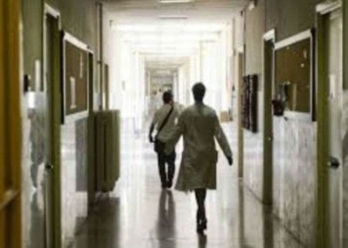 Donna morta in ospedale, indagati dieci medici