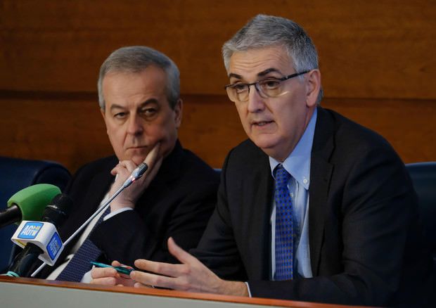 Lotta al Covid, Brusaferro: «La curva inizia a decrescere. Non abbassare la guardia»