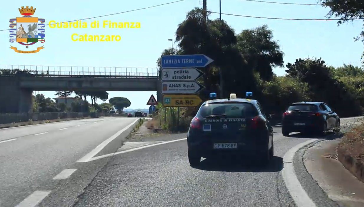 Sfruttamento del lavoro a Lamezia, nei guai due imprenditori – VIDEO