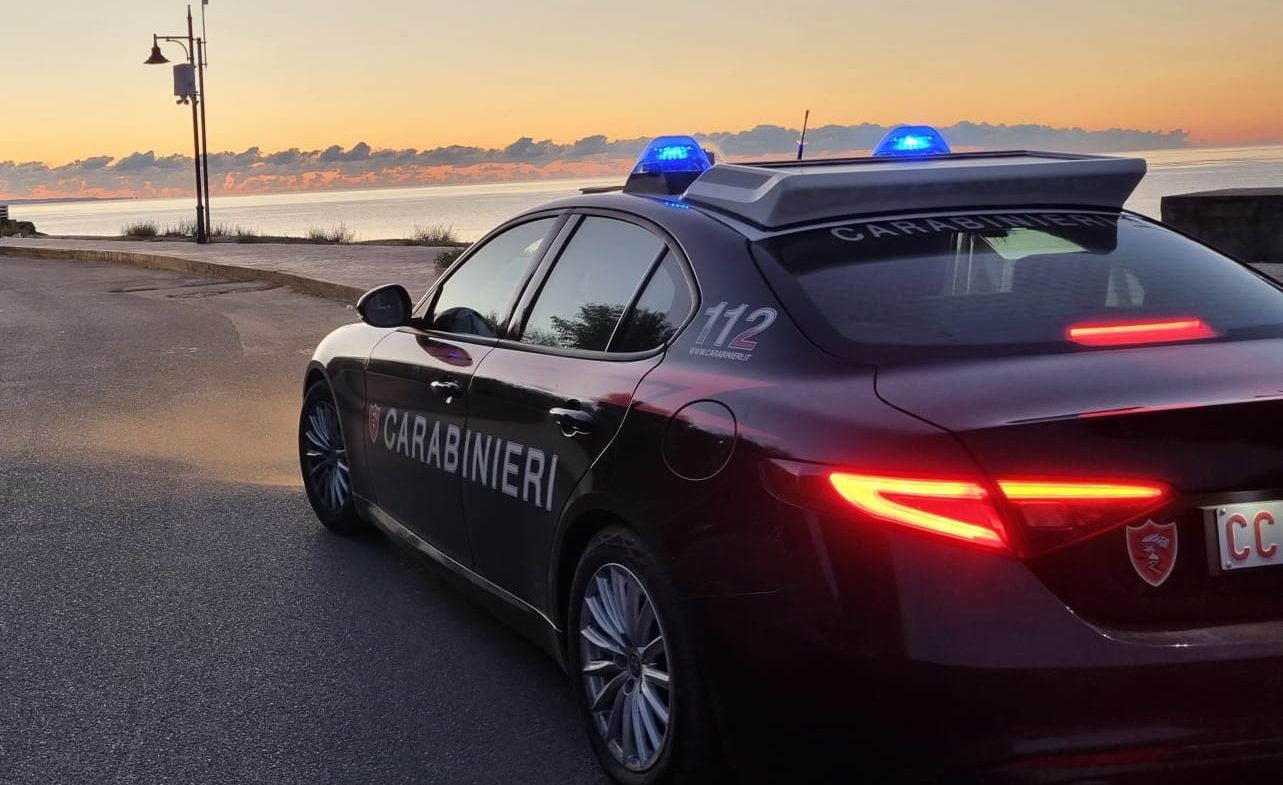 Fugge dai carabinieri sul lungomare, aveva il foglio di via da Cropani