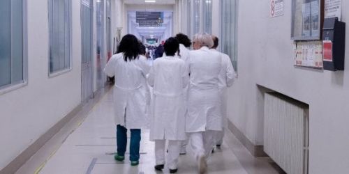 Reparti senza medici, l’ospedale di Cosenza è in ginocchio