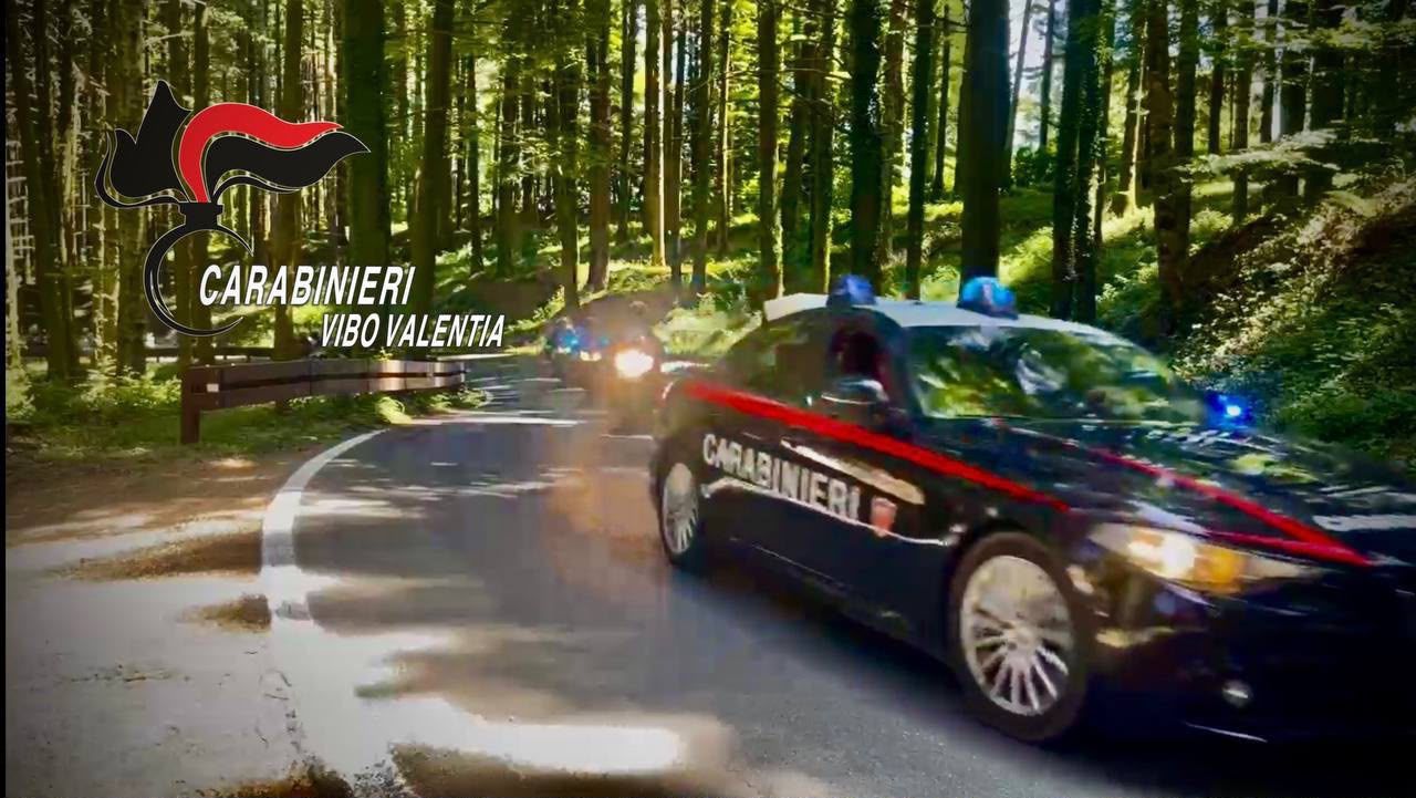Sorpresi a Vazzano con due auto rubate nella notte a Soverato, arrestato un 27enne. Altri tre in fuga