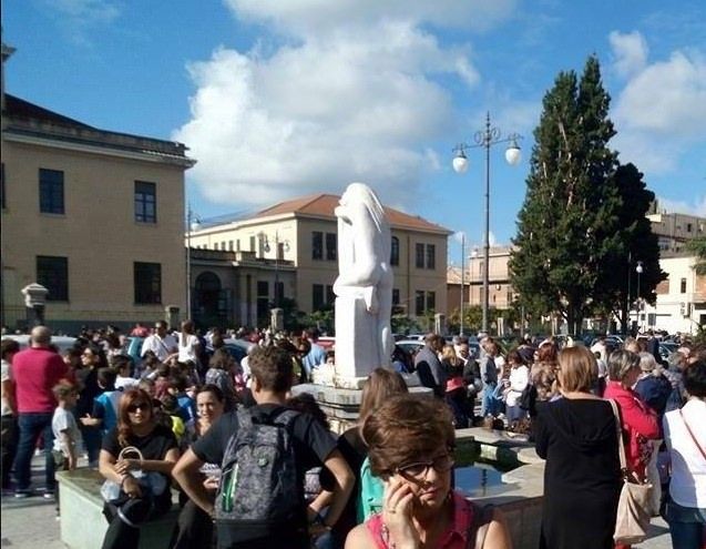 Vibo in tilt per il terremoto. Ma la priorità sono i parcheggi