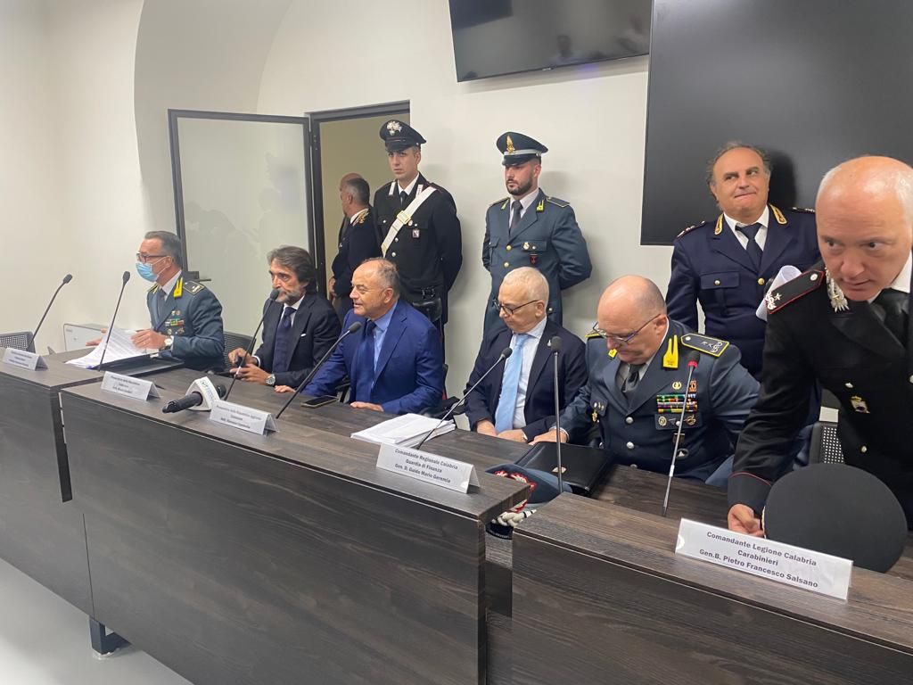 Gratteri: «I clan cosentini si erano federati per fare business. Oggi una grande inchiesta» – VIDEO