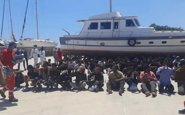 Emergenza sbarchi a Roccella: arrivati 97 migranti