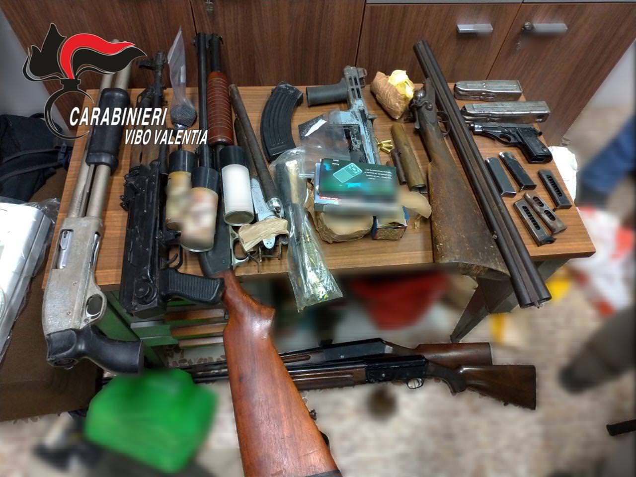 Dal rito di 'ndrangheta sul muro la scoperta di un arsenale da guerra – VIDEO