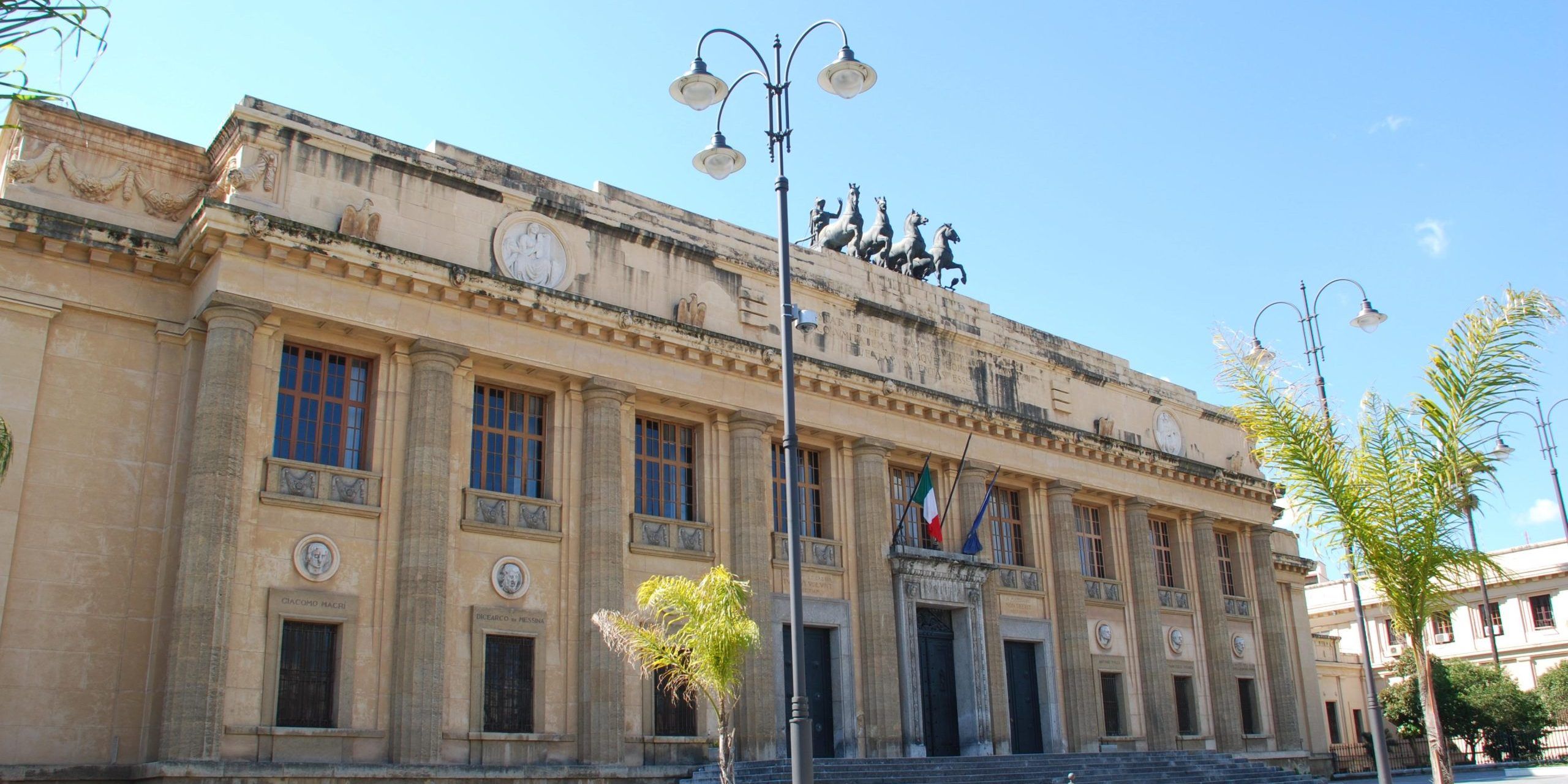 False residenze per inquinare le elezioni, sindaco arrestato