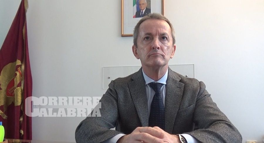 Estorsioni, violenza sulle donne, contrasto alla mala. Intervista al Questore di Cosenza Michele Spina