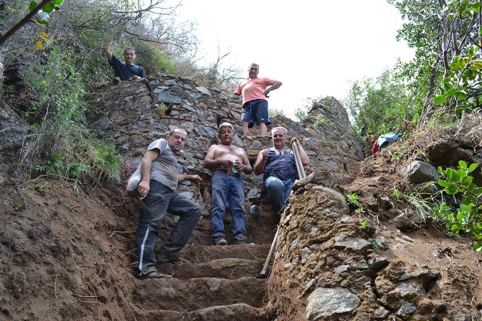 I cittadini riportano alla luce la scalinata del fortino di Bagnara