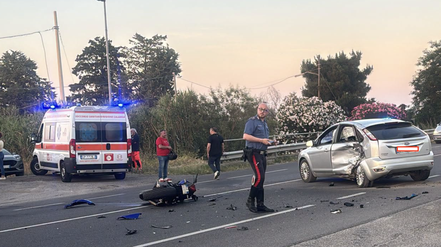Incidente stradale a Corigliano-Rossano scontro di un’auto con una moto: muore un 33enne
