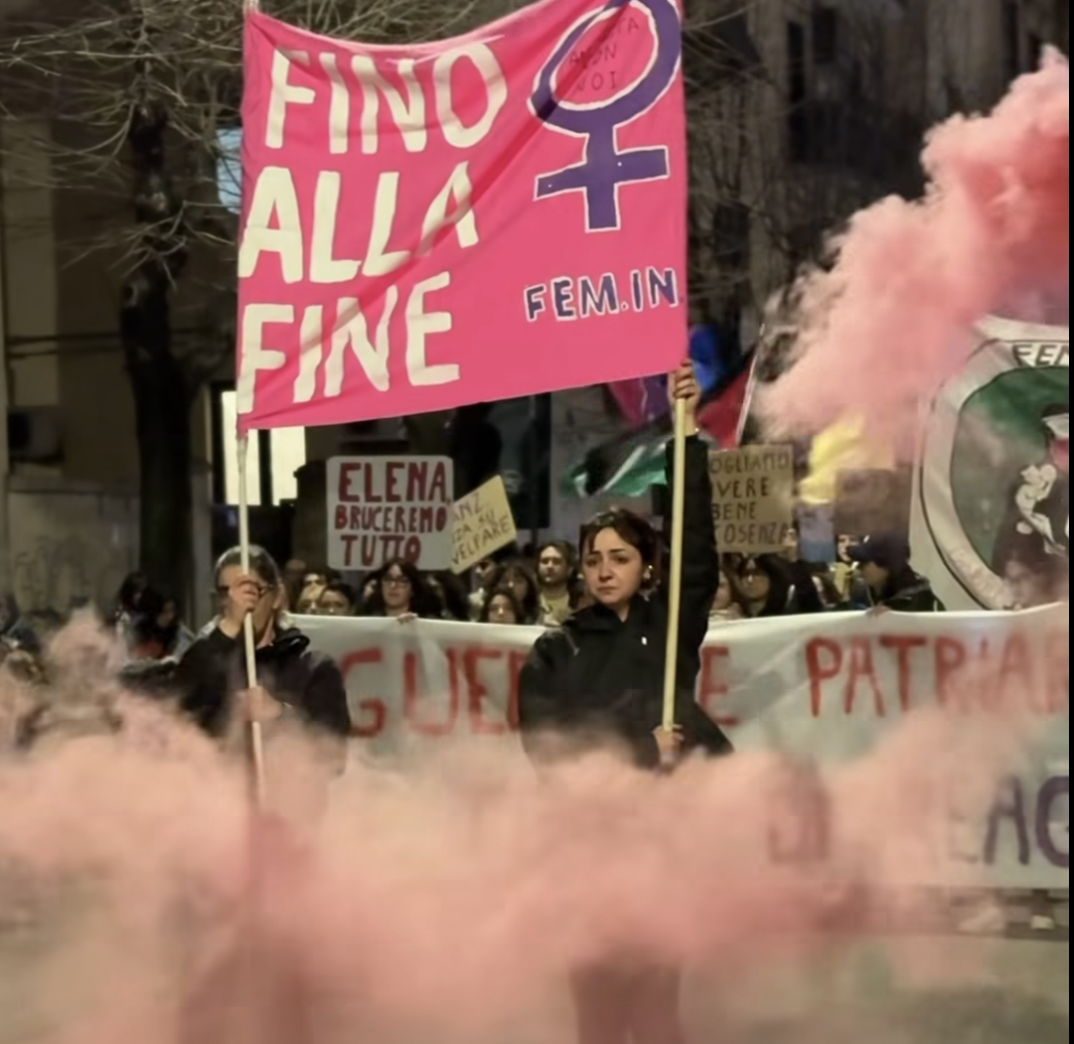 «Meno mimose, più diritti». Cosenza scende in piazza per le donne