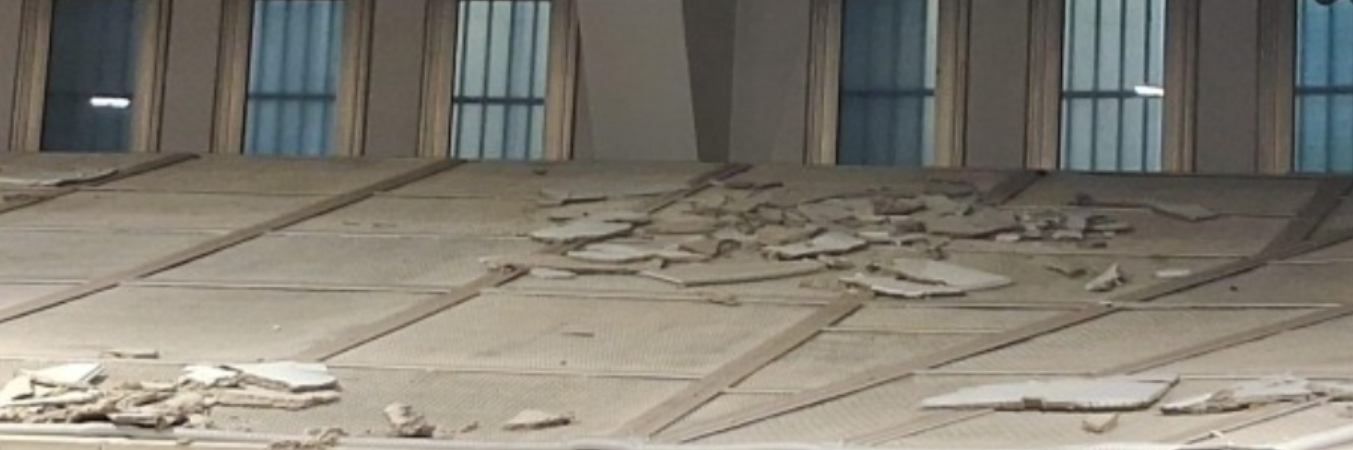 Crolla controsoffitto dell’aula bunker, salta il processo Hydra