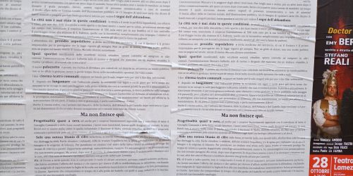 manifesti contro mascaro