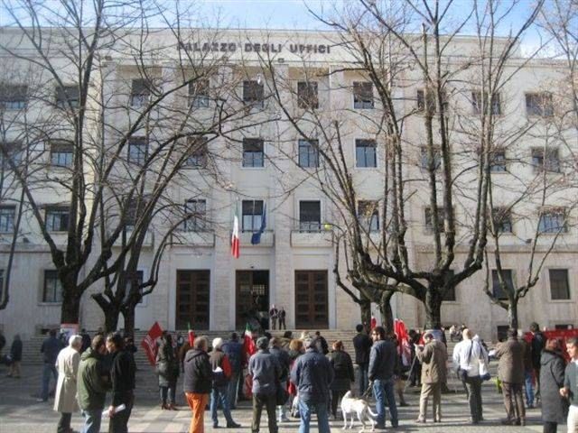 Cosenza, l'opposizione va dal prefetto