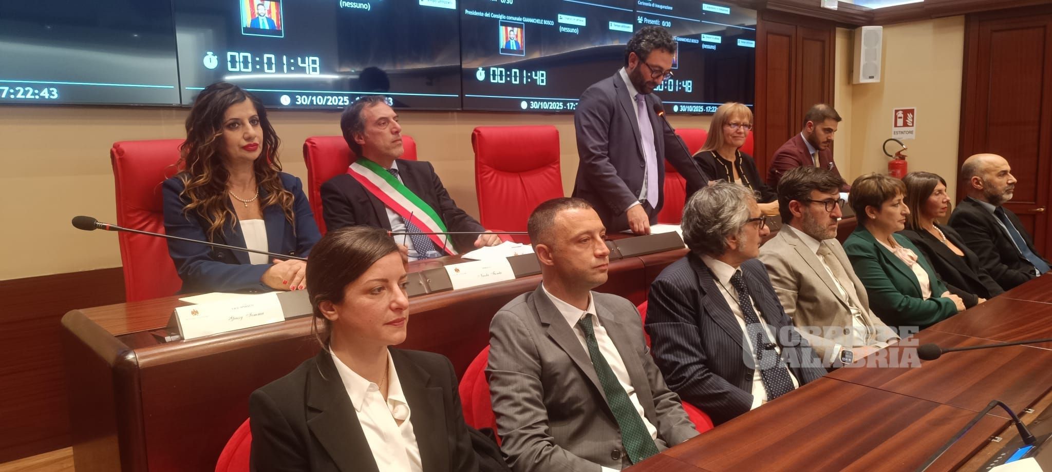 Catanzaro, riapre l’Aula Rossa di Palazzo De Nobili. La politica cittadina torna a “casa” – FOTO