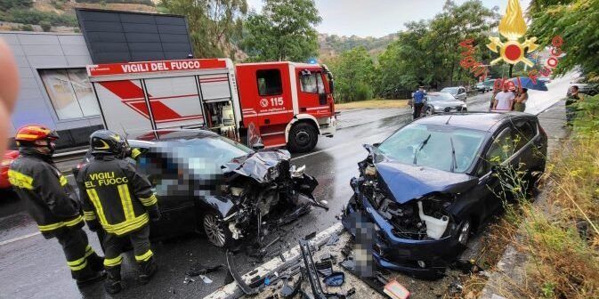 Grave incidente stradale a Catanzaro, cinque feriti