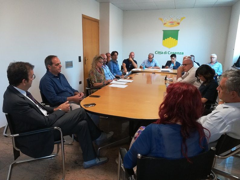 Bilancio Cosenza, la minoranza diserta. Occhiuto: «Abbiamo evitato il dissesto nel 2012» – VIDEO