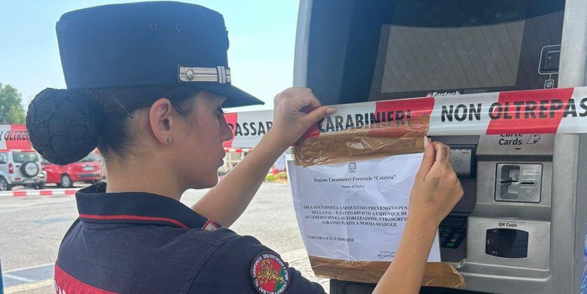 Inquinamento e gestione illecita di rifiuti, sequestrato distributore di benzina nel Cosentino
