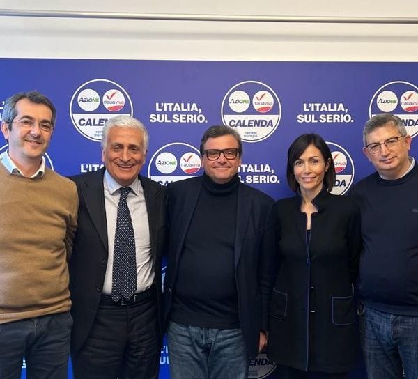 Calenda sbarca in consiglio regionale: starà nel centrodestra. Aderiscono Graziano e De Nisi