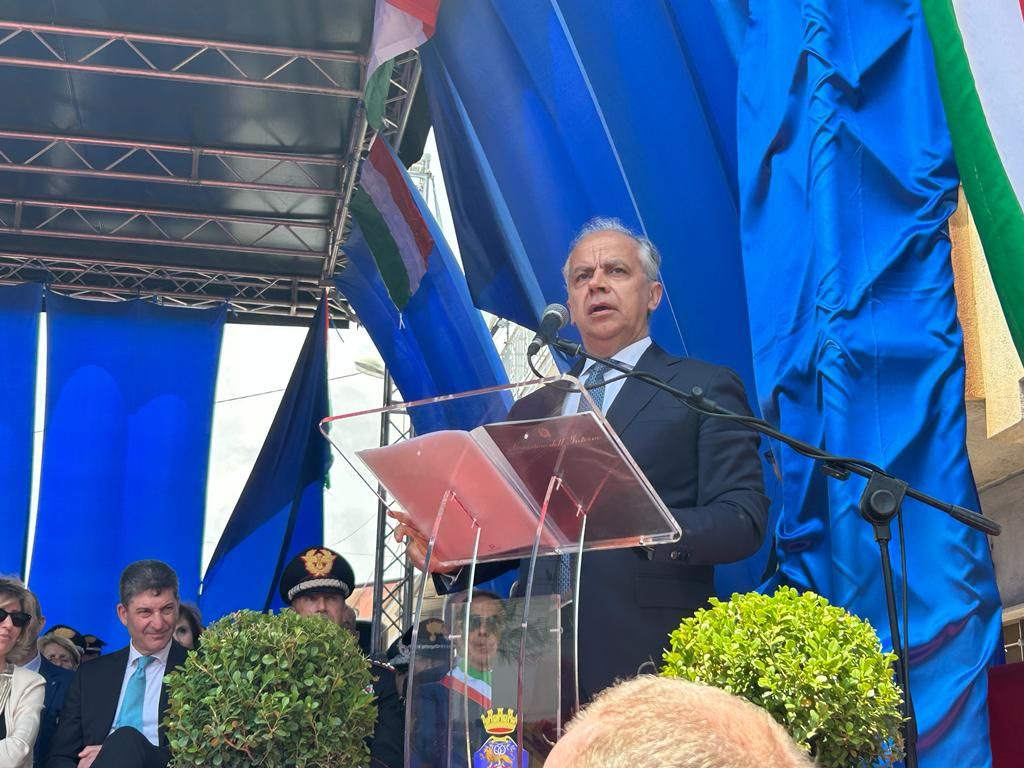 Piantedosi ad Africo inaugura la caserma dei carabinieri nella villa dei boss – FOTO