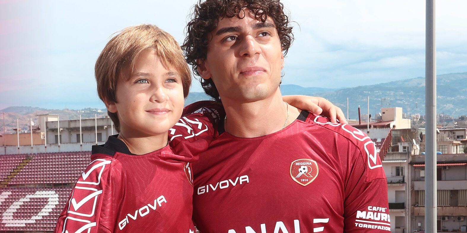 Reggina, ecco l’home kit ufficiale della stagione 2022/23 – FOTO