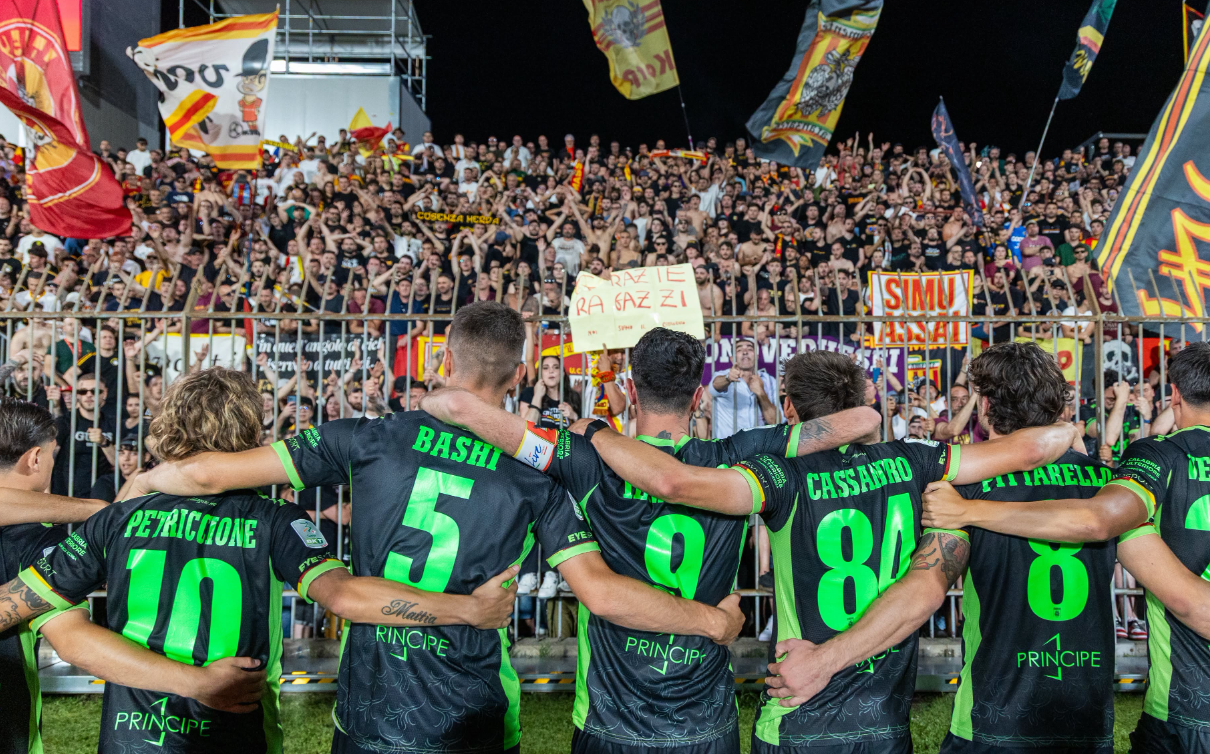 Rimonta da applausi, sogno spezzato: il Catanzaro si ferma a un passo dalla Serie A