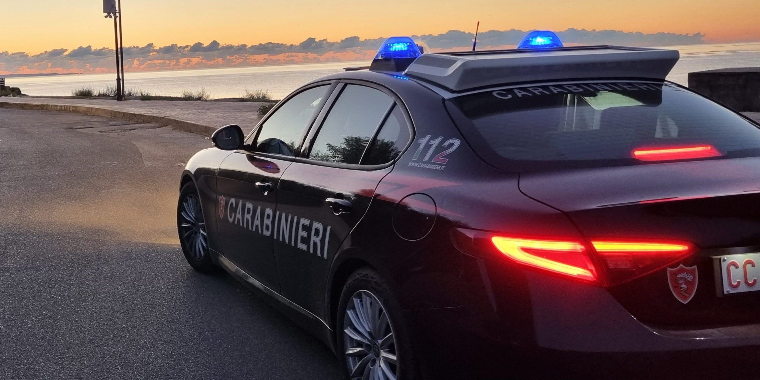 Guida sotto effetto di alcol e non si ferma all’alt dei Carabinieri: giovane bloccato nel Catanzarese