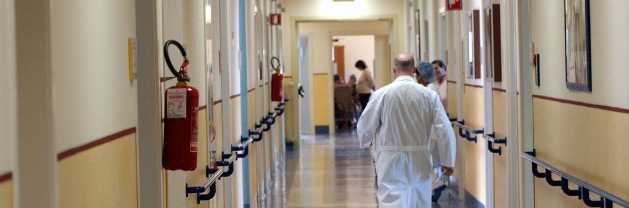 Carenza di medici, la Sicilia li cerca (tra le proteste) in Argentina