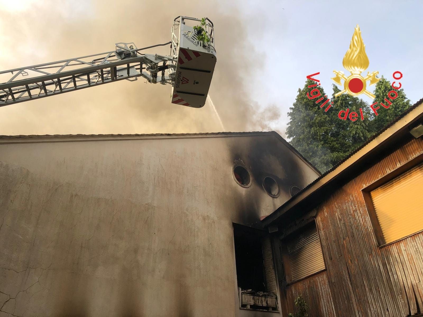 Incendio a Gambarie, in fiamme un casolare