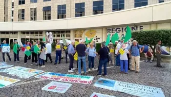 Mobilitazione contro l’eolico selvaggio, sit-in delle associazioni alla Cittadella regionale