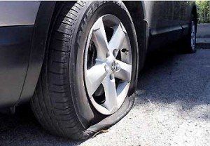 Vibo, tagliati i pneumatici dell'auto di un sacerdote