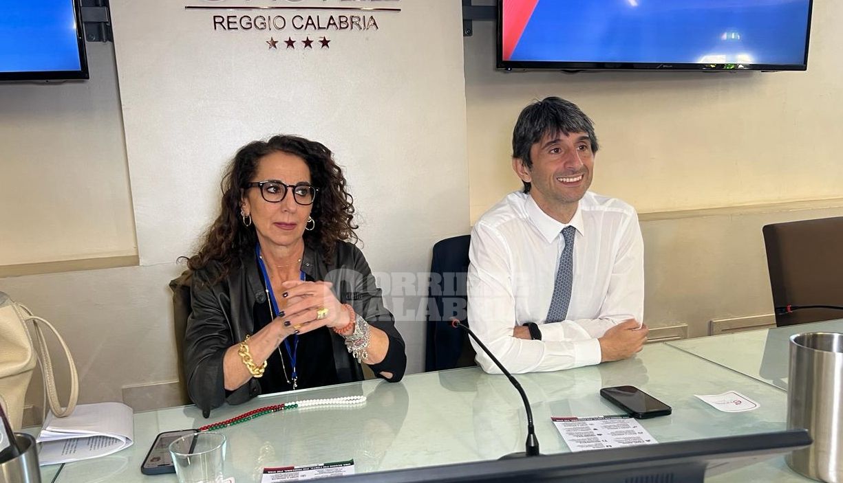 Reggio, Donzelli parte dal mercato: «FdI è tra la gente, puntiamo a vincere»