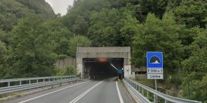 Limina, auto si ribalta nella galleria: tre persone ferite gravemente