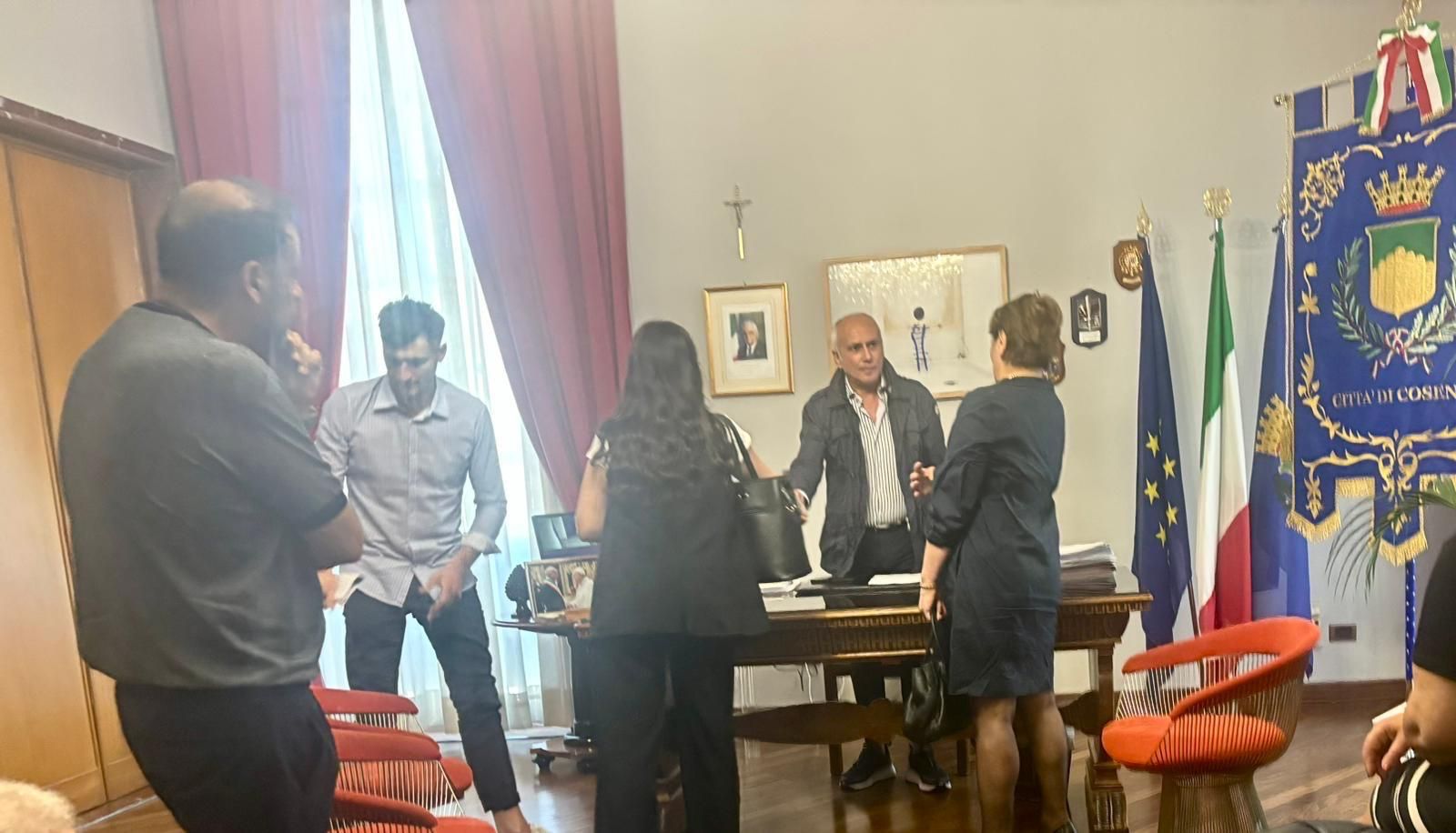 Cosenza, c’è ok all’uso dello stadio. Caruso: «Vendere per chiudere una parentesi buia»