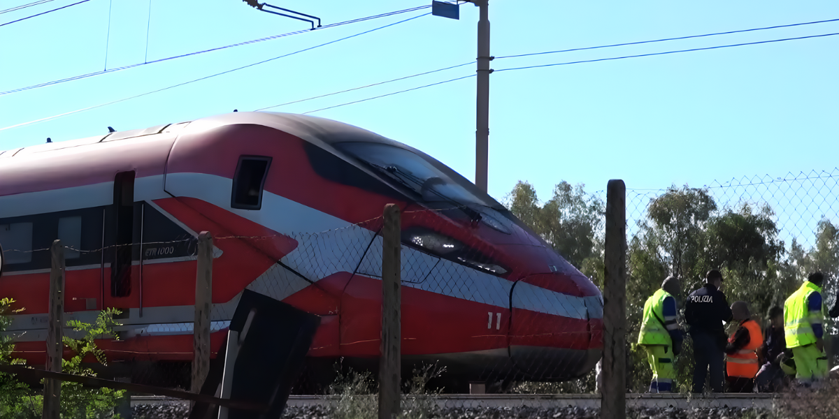 Treni in ritardo per ore, lavori sulla 106 e il solito protocollo di legalità. Quello che non va nel dossier infrastrutture