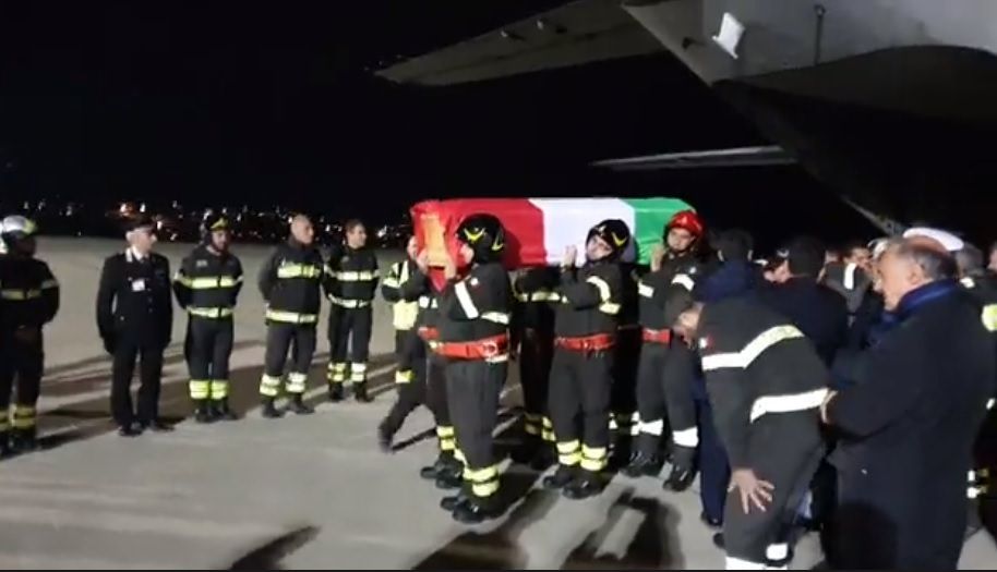 Reggio, è atterrato il volo che trasportava il corpo di Nino Candido