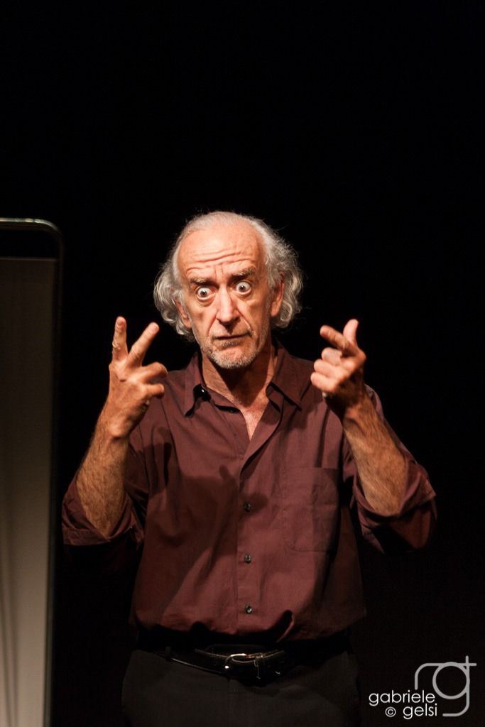 Il Grande Flebowsky sul palco del teatro Grandinetti