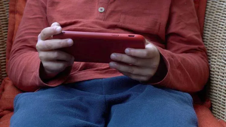 Corecom Calabria, 3.483 firme per limitare l’accesso dei minori ai siti per adulti