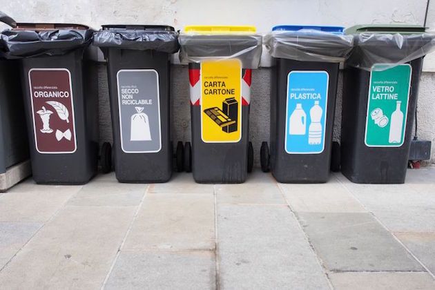 Crotone, ad agosto crollo della raccolta differenziata. «Un calo preoccupante»