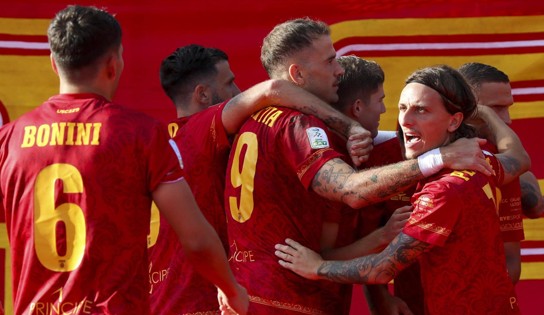 Serie B, il Catanzaro travolge il Sudtirol e torna alla vittoria: al Ceravolo finisce 3-0