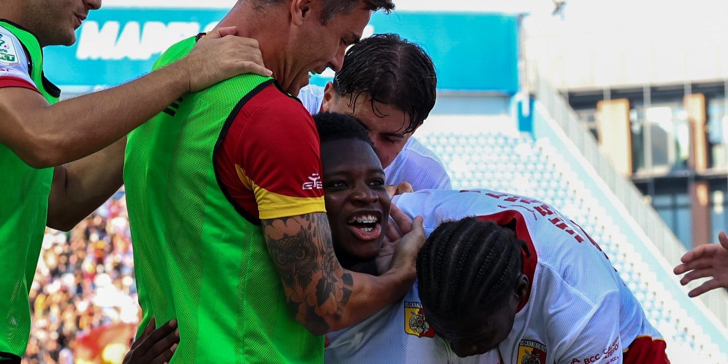 Spettacolo ed emozioni a Reggio Emilia, la doppietta di Cissè regala il pari al Catanzaro