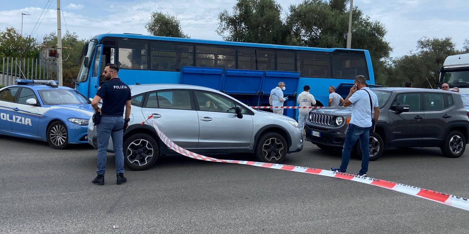 Mistero a Corigliano-Rossano, cadavere ritrovato nel bagagliaio di un autobus